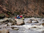 RAFTING NA JIZEE 16.4.2011, Na horch snh a pod horami slunce. Nov snh jet nezaal tt a tak bylo vody mlo. Pesto oblben vlce mma a tta, stejn jako schody a umpa byly pardn zbavn. - fotografie 85