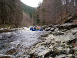 RAFTING NA JIZEE 16.4.2011, Na horch snh a pod horami slunce. Nov snh jet nezaal tt a tak bylo vody mlo. Pesto oblben vlce mma a tta, stejn jako schody a umpa byly pardn zbavn. - fotografie 89