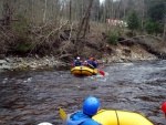 RAFTING NA JIZEE 16.4.2011, Na horch snh a pod horami slunce. Nov snh jet nezaal tt a tak bylo vody mlo. Pesto oblben vlce mma a tta, stejn jako schody a umpa byly pardn zbavn. - fotografie 105