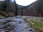 RAFTING NA JIZEE 16.4.2011, Na horch snh a pod horami slunce. Nov snh jet nezaal tt a tak bylo vody mlo. Pesto oblben vlce mma a tta, stejn jako schody a umpa byly pardn zbavn. - fotografie 107