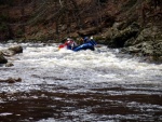 RAFTING NA JIZEE 16.4.2011, Na horch snh a pod horami slunce. Nov snh jet nezaal tt a tak bylo vody mlo. Pesto oblben vlce mma a tta, stejn jako schody a umpa byly pardn zbavn. - fotografie 110