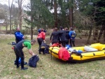 RAFTING NA JIZEE 16.4.2011, Na horch snh a pod horami slunce. Nov snh jet nezaal tt a tak bylo vody mlo. Pesto oblben vlce mma a tta, stejn jako schody a umpa byly pardn zbavn. - fotografie 112