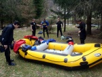 RAFTING NA JIZEE 16.4.2011, Na horch snh a pod horami slunce. Nov snh jet nezaal tt a tak bylo vody mlo. Pesto oblben vlce mma a tta, stejn jako schody a umpa byly pardn zbavn. - fotografie 114