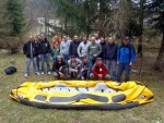 RAFTING NA JIZEE 16.4.2011, Na horch snh a pod horami slunce. Nov snh jet nezaal tt a tak bylo vody mlo. Pesto oblben vlce mma a tta, stejn jako schody a umpa byly pardn zbavn. - fotografie 118