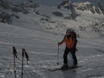 Skialpov rj 2011 slo 2, Nepzniv pedpov na tst nevyla a tak si vichni louen se zimou skvle uili. tyi dny pln nronho lapn a ostrch sjezd. Zvren odjezd na erstvm praanu byl zakonenm vskutku st - fotografie 33