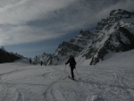 Skialpov rj 2011 slo 2, Nepzniv pedpov na tst nevyla a tak si vichni louen se zimou skvle uili. tyi dny pln nronho lapn a ostrch sjezd. Zvren odjezd na erstvm praanu byl zakonenm vskutku st - fotografie 35