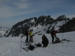 Skialpov rj 2011 slo 2, Nepzniv pedpov na tst nevyla a tak si vichni louen se zimou skvle uili. tyi dny pln nronho lapn a ostrch sjezd. Zvren odjezd na erstvm praanu byl zakonenm vskutku st - fotografie 37