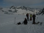 Skialpov rj 2011 slo 2, Nepzniv pedpov na tst nevyla a tak si vichni louen se zimou skvle uili. tyi dny pln nronho lapn a ostrch sjezd. Zvren odjezd na erstvm praanu byl zakonenm vskutku st - fotografie 38