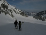 Skialpov rj 2011 slo 2, Nepzniv pedpov na tst nevyla a tak si vichni louen se zimou skvle uili. tyi dny pln nronho lapn a ostrch sjezd. Zvren odjezd na erstvm praanu byl zakonenm vskutku st - fotografie 40