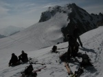 Skialpov rj 2011 slo 2, Nepzniv pedpov na tst nevyla a tak si vichni louen se zimou skvle uili. tyi dny pln nronho lapn a ostrch sjezd. Zvren odjezd na erstvm praanu byl zakonenm vskutku st - fotografie 47