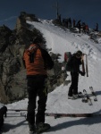 Skialpov rj 2011 slo 2, Nepzniv pedpov na tst nevyla a tak si vichni louen se zimou skvle uili. tyi dny pln nronho lapn a ostrch sjezd. Zvren odjezd na erstvm praanu byl zakonenm vskutku st - fotografie 48