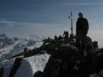 Skialpov rj 2011 slo 2, Nepzniv pedpov na tst nevyla a tak si vichni louen se zimou skvle uili. tyi dny pln nronho lapn a ostrch sjezd. Zvren odjezd na erstvm praanu byl zakonenm vskutku st - fotografie 53