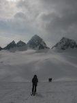 Skialpov rj 2011 slo 2, Nepzniv pedpov na tst nevyla a tak si vichni louen se zimou skvle uili. tyi dny pln nronho lapn a ostrch sjezd. Zvren odjezd na erstvm praanu byl zakonenm vskutku st - fotografie 73