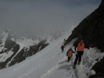 Skialpov rj 2011 slo 2, Nepzniv pedpov na tst nevyla a tak si vichni louen se zimou skvle uili. tyi dny pln nronho lapn a ostrch sjezd. Zvren odjezd na erstvm praanu byl zakonenm vskutku st - fotografie 77