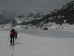 Skialpov rj 2011 slo 2, Nepzniv pedpov na tst nevyla a tak si vichni louen se zimou skvle uili. tyi dny pln nronho lapn a ostrch sjezd. Zvren odjezd na erstvm praanu byl zakonenm vskutku st - fotografie 81