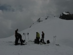 Skialpov rj 2011 slo 2, Nepzniv pedpov na tst nevyla a tak si vichni louen se zimou skvle uili. tyi dny pln nronho lapn a ostrch sjezd. Zvren odjezd na erstvm praanu byl zakonenm vskutku st - fotografie 90