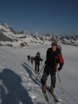 Skialpov rj 2011 slo 2, Nepzniv pedpov na tst nevyla a tak si vichni louen se zimou skvle uili. tyi dny pln nronho lapn a ostrch sjezd. Zvren odjezd na erstvm praanu byl zakonenm vskutku st - fotografie 94