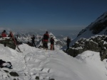 Skialpov rj 2011 slo 2, Nepzniv pedpov na tst nevyla a tak si vichni louen se zimou skvle uili. tyi dny pln nronho lapn a ostrch sjezd. Zvren odjezd na erstvm praanu byl zakonenm vskutku st - fotografie 99