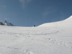 Skialpov rj 2011 slo 2, Nepzniv pedpov na tst nevyla a tak si vichni louen se zimou skvle uili. tyi dny pln nronho lapn a ostrch sjezd. Zvren odjezd na erstvm praanu byl zakonenm vskutku st - fotografie 105