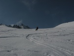 Skialpov rj 2011 slo 2, Nepzniv pedpov na tst nevyla a tak si vichni louen se zimou skvle uili. tyi dny pln nronho lapn a ostrch sjezd. Zvren odjezd na erstvm praanu byl zakonenm vskutku st - fotografie 130