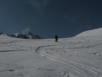 Skialpov rj 2011 slo 2, Nepzniv pedpov na tst nevyla a tak si vichni louen se zimou skvle uili. tyi dny pln nronho lapn a ostrch sjezd. Zvren odjezd na erstvm praanu byl zakonenm vskutku st - fotografie 131