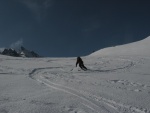 Skialpov rj 2011 slo 2, Nepzniv pedpov na tst nevyla a tak si vichni louen se zimou skvle uili. tyi dny pln nronho lapn a ostrch sjezd. Zvren odjezd na erstvm praanu byl zakonenm vskutku st - fotografie 133