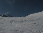 Skialpov rj 2011 slo 2, Nepzniv pedpov na tst nevyla a tak si vichni louen se zimou skvle uili. tyi dny pln nronho lapn a ostrch sjezd. Zvren odjezd na erstvm praanu byl zakonenm vskutku st - fotografie 146