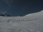 Skialpov rj 2011 slo 2, Nepzniv pedpov na tst nevyla a tak si vichni louen se zimou skvle uili. tyi dny pln nronho lapn a ostrch sjezd. Zvren odjezd na erstvm praanu byl zakonenm vskutku st - fotografie 148