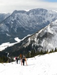 Hochschwab skialpov, V noru jsme se vydali na skialpov przkum vchodn hradby trska - poho Hochschwab. Co se tk mnostv snhu dn hitparda, ale i tak jsme si to uili. Zejmna pi kopn stup pi sestupu z h - fotografie 7