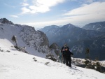 Hochschwab skialpov, V noru jsme se vydali na skialpov przkum vchodn hradby trska - poho Hochschwab. Co se tk mnostv snhu dn hitparda, ale i tak jsme si to uili. Zejmna pi kopn stup pi sestupu z h - fotografie 8