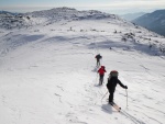 Hochschwab skialpov, V noru jsme se vydali na skialpov przkum vchodn hradby trska - poho Hochschwab. Co se tk mnostv snhu dn hitparda, ale i tak jsme si to uili. Zejmna pi kopn stup pi sestupu z h - fotografie 10