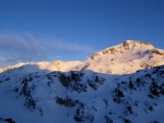 Hochschwab skialpov, V noru jsme se vydali na skialpov przkum vchodn hradby trska - poho Hochschwab. Co se tk mnostv snhu dn hitparda, ale i tak jsme si to uili. Zejmna pi kopn stup pi sestupu z h - fotografie 22