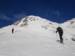 Hochschwab skialpov, V noru jsme se vydali na skialpov przkum vchodn hradby trska - poho Hochschwab. Co se tk mnostv snhu dn hitparda, ale i tak jsme si to uili. Zejmna pi kopn stup pi sestupu z h - fotografie 26