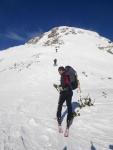 Hochschwab skialpov, V noru jsme se vydali na skialpov przkum vchodn hradby trska - poho Hochschwab. Co se tk mnostv snhu dn hitparda, ale i tak jsme si to uili. Zejmna pi kopn stup pi sestupu z h - fotografie 27