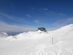 Hochschwab skialpov, V noru jsme se vydali na skialpov przkum vchodn hradby trska - poho Hochschwab. Co se tk mnostv snhu dn hitparda, ale i tak jsme si to uili. Zejmna pi kopn stup pi sestupu z h - fotografie 37