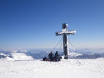 Hochschwab skialpov, V noru jsme se vydali na skialpov przkum vchodn hradby trska - poho Hochschwab. Co se tk mnostv snhu dn hitparda, ale i tak jsme si to uili. Zejmna pi kopn stup pi sestupu z h - fotografie 41