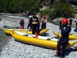 RAFTING EXPEDICE DO ALBNIE 2011, Dalek a exotick zem ns opt pijala vldn s pekrsnou prodou a dobrm poasm. Vodckch zitk bylo hojn, stejn jako gurmnskch a cestovatelskch. Pjemnou partu jet vylepila Danina k - fotografie 5