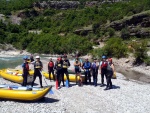 RAFTING EXPEDICE DO ALBNIE 2011, Dalek a exotick zem ns opt pijala vldn s pekrsnou prodou a dobrm poasm. Vodckch zitk bylo hojn, stejn jako gurmnskch a cestovatelskch. Pjemnou partu jet vylepila Danina k - fotografie 6