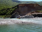 RAFTING EXPEDICE DO ALBNIE 2011, Dalek a exotick zem ns opt pijala vldn s pekrsnou prodou a dobrm poasm. Vodckch zitk bylo hojn, stejn jako gurmnskch a cestovatelskch. Pjemnou partu jet vylepila Danina k - fotografie 8