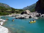 RAFTING EXPEDICE DO ALBNIE 2011, Dalek a exotick zem ns opt pijala vldn s pekrsnou prodou a dobrm poasm. Vodckch zitk bylo hojn, stejn jako gurmnskch a cestovatelskch. Pjemnou partu jet vylepila Danina k - fotografie 14