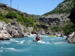 RAFTING EXPEDICE DO ALBNIE 2011, Dalek a exotick zem ns opt pijala vldn s pekrsnou prodou a dobrm poasm. Vodckch zitk bylo hojn, stejn jako gurmnskch a cestovatelskch. Pjemnou partu jet vylepila Danina k - fotografie 31