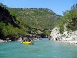 RAFTING EXPEDICE DO ALBNIE 2011, Dalek a exotick zem ns opt pijala vldn s pekrsnou prodou a dobrm poasm. Vodckch zitk bylo hojn, stejn jako gurmnskch a cestovatelskch. Pjemnou partu jet vylepila Danina k - fotografie 43