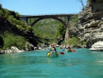 RAFTING EXPEDICE DO ALBNIE 2011, Dalek a exotick zem ns opt pijala vldn s pekrsnou prodou a dobrm poasm. Vodckch zitk bylo hojn, stejn jako gurmnskch a cestovatelskch. Pjemnou partu jet vylepila Danina k - fotografie 44