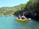 RAFTING EXPEDICE DO ALBNIE 2011, Dalek a exotick zem ns opt pijala vldn s pekrsnou prodou a dobrm poasm. Vodckch zitk bylo hojn, stejn jako gurmnskch a cestovatelskch. Pjemnou partu jet vylepila Danina k - fotografie 54