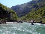 RAFTING EXPEDICE DO ALBNIE 2011, Dalek a exotick zem ns opt pijala vldn s pekrsnou prodou a dobrm poasm. Vodckch zitk bylo hojn, stejn jako gurmnskch a cestovatelskch. Pjemnou partu jet vylepila Danina k - fotografie 55