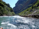 RAFTING EXPEDICE DO ALBNIE 2011, Dalek a exotick zem ns opt pijala vldn s pekrsnou prodou a dobrm poasm. Vodckch zitk bylo hojn, stejn jako gurmnskch a cestovatelskch. Pjemnou partu jet vylepila Danina k - fotografie 56