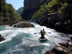 RAFTING EXPEDICE DO ALBNIE 2011, Dalek a exotick zem ns opt pijala vldn s pekrsnou prodou a dobrm poasm. Vodckch zitk bylo hojn, stejn jako gurmnskch a cestovatelskch. Pjemnou partu jet vylepila Danina k - fotografie 61