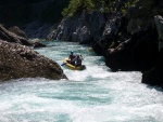 RAFTING EXPEDICE DO ALBNIE 2011, Dalek a exotick zem ns opt pijala vldn s pekrsnou prodou a dobrm poasm. Vodckch zitk bylo hojn, stejn jako gurmnskch a cestovatelskch. Pjemnou partu jet vylepila Danina k - fotografie 66