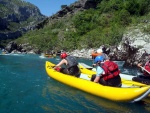 RAFTING EXPEDICE DO ALBNIE 2011, Dalek a exotick zem ns opt pijala vldn s pekrsnou prodou a dobrm poasm. Vodckch zitk bylo hojn, stejn jako gurmnskch a cestovatelskch. Pjemnou partu jet vylepila Danina k - fotografie 73