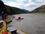 RAFTING EXPEDICE DO ALBNIE 2011, Dalek a exotick zem ns opt pijala vldn s pekrsnou prodou a dobrm poasm. Vodckch zitk bylo hojn, stejn jako gurmnskch a cestovatelskch. Pjemnou partu jet vylepila Danina k - fotografie 173